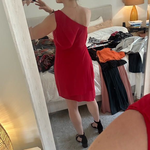 One should red BCBG dress - Picture 2 of 3